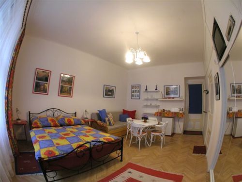 Pragues Rainbow Guest House Экстерьер фото