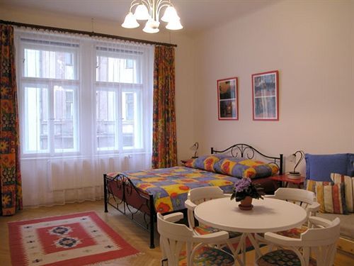 Pragues Rainbow Guest House Экстерьер фото
