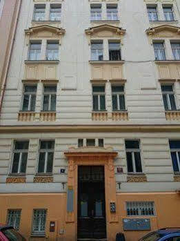 Pragues Rainbow Guest House Экстерьер фото